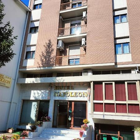 Hotel Napoleon Pontremoli Bagian luar foto