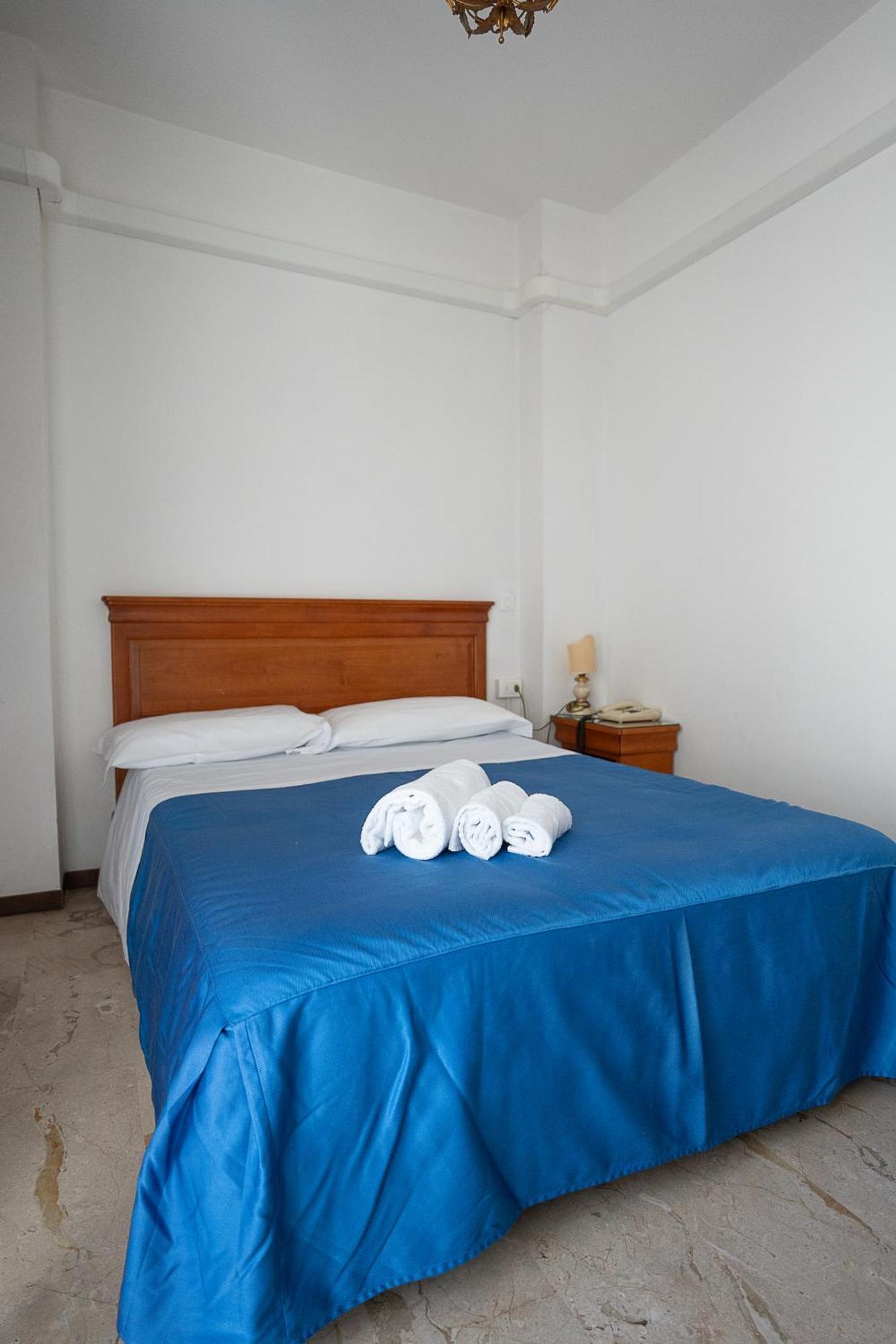 Hotel Napoleon Pontremoli Bagian luar foto