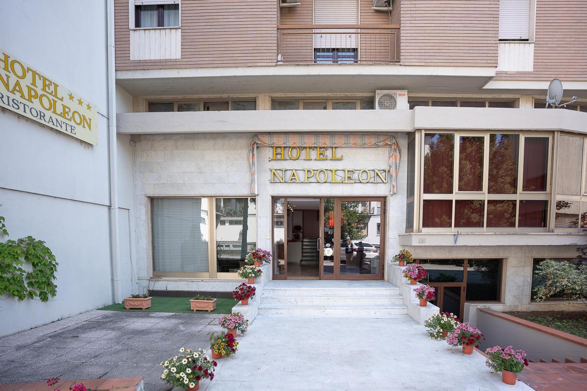 Hotel Napoleon Pontremoli Bagian luar foto