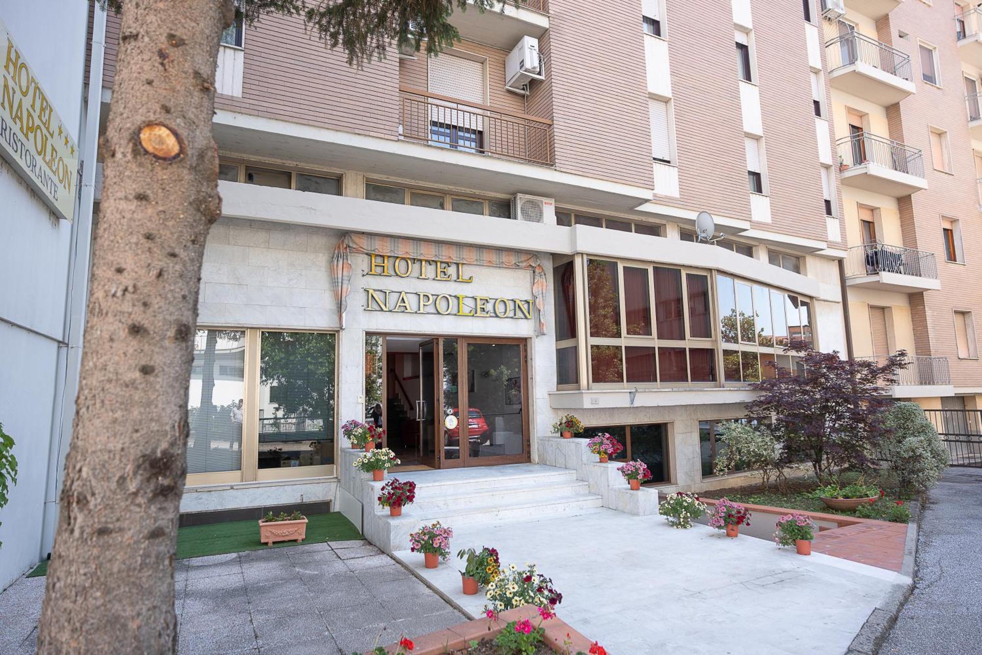 Hotel Napoleon Pontremoli Bagian luar foto