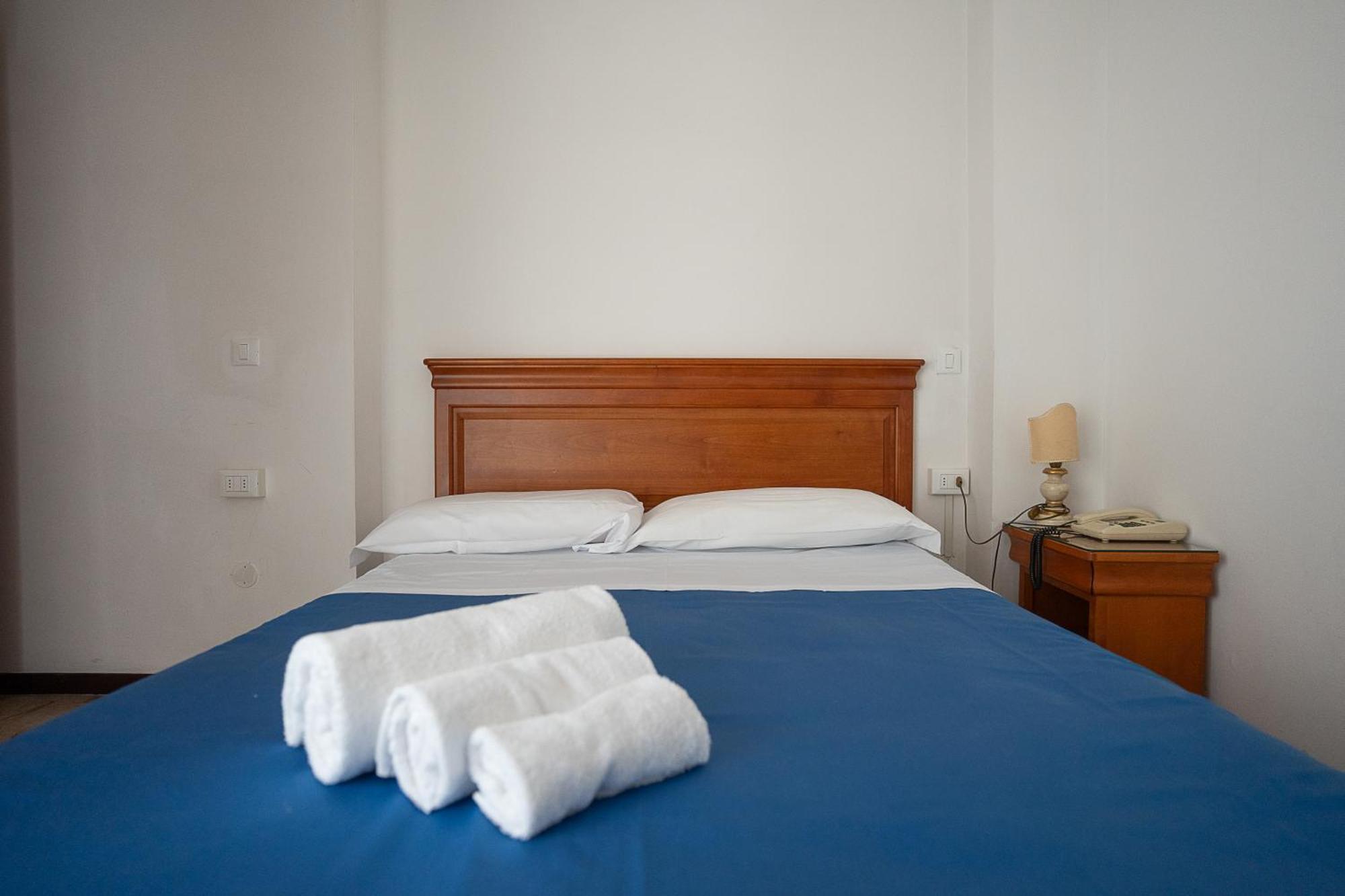Hotel Napoleon Pontremoli Bagian luar foto